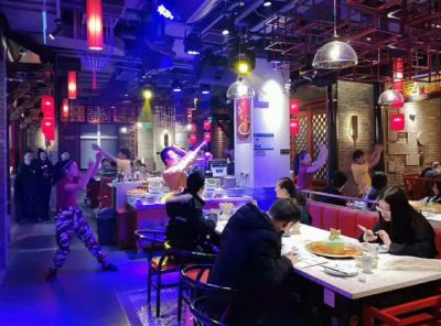 吃火鍋千萬別把毛肚倒進(jìn)鍋內(nèi)煮，燙著吃才更脆！