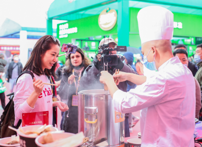 朝天門火鍋培訓(xùn)中心，為加盟店培訓(xùn)專業(yè)化人才！