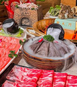朝天門火鍋?zhàn)哌M(jìn)迪拜，為迪拜游子送上地道中國(guó)味！