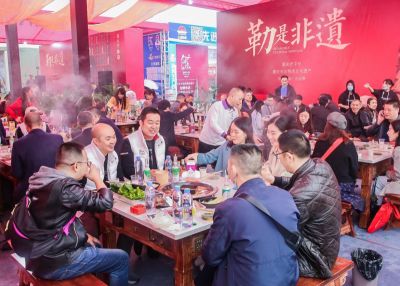 連鎖品牌火鍋加盟，必須從總部購(gòu)買底料嗎？