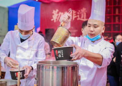 來(lái)朝天門(mén)吃火鍋，才是節(jié)假日的正確打開(kāi)方式！