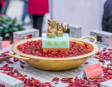 疫情反復(fù)，重慶火鍋加盟店們?cè)撊绾螒?yīng)對(duì)？