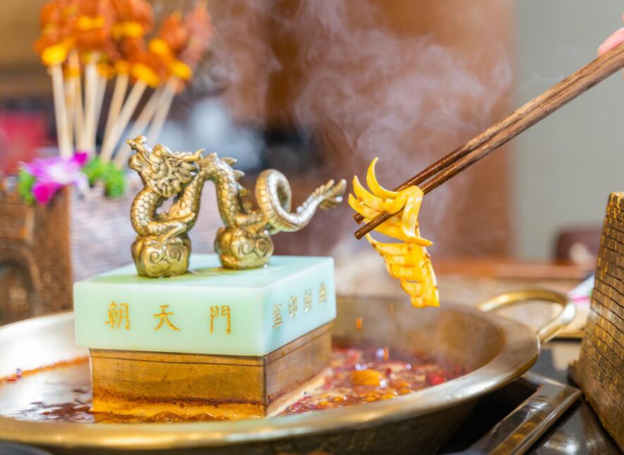 深圳開(kāi)火鍋加盟店，選擇什么品牌更有市場(chǎng)？