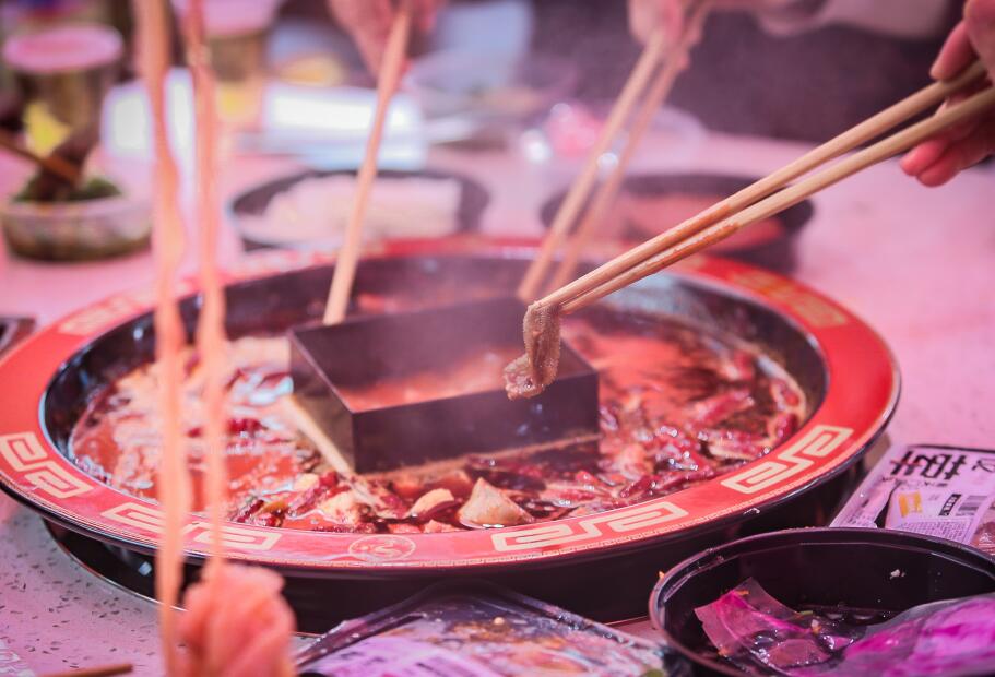 宜昌開(kāi)火鍋加盟店，如何讓顧客贊不絕口？