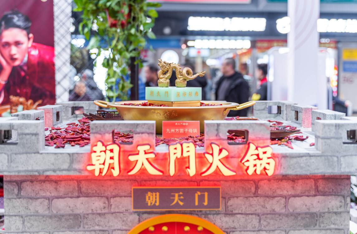 開火鍋加盟店，要學(xué)會(huì)用服務(wù)感動(dòng)顧客！
