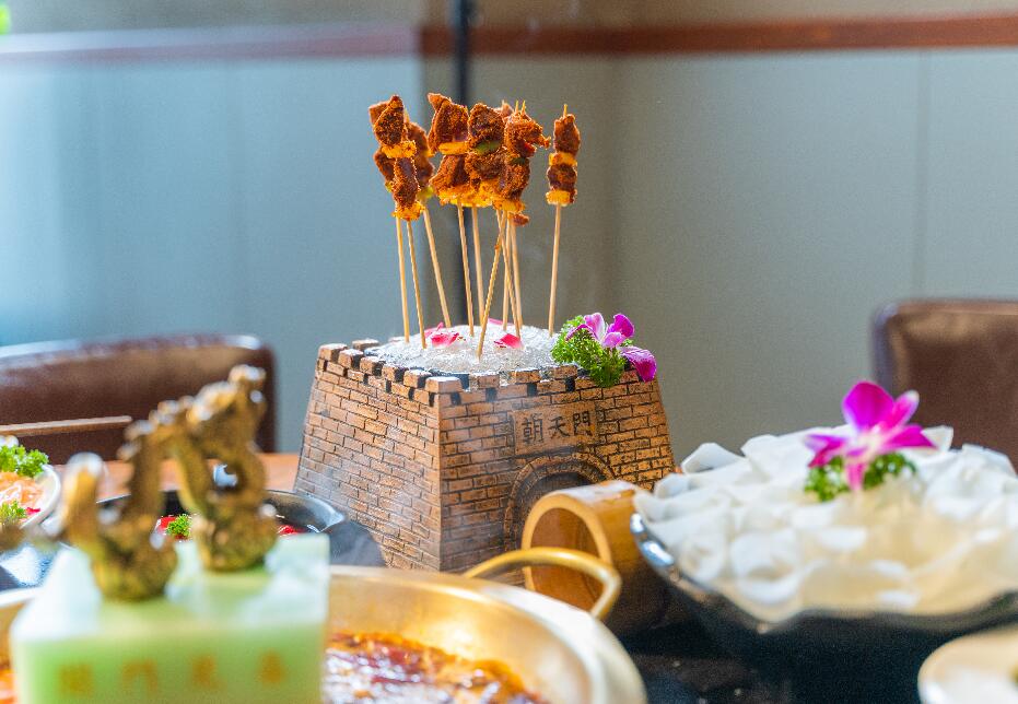 朝天門(mén)火鍋有特色嗎？菜品擺盤(pán)如何？