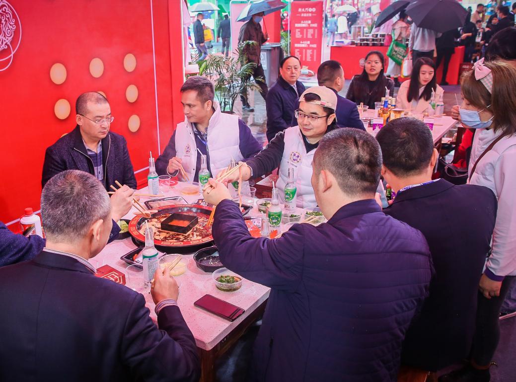 如何聯(lián)系朝天門火鍋總部？加盟電話是多少？