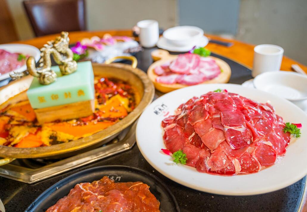 夏天吃火鍋有多痛快？來體驗(yàn)酣暢淋漓的感覺！