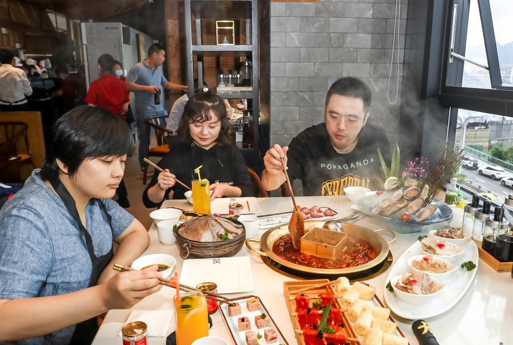 桂林開火鍋加盟店，如何才能擁有穩(wěn)定的客源？