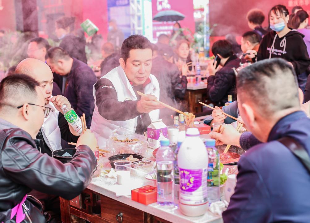 加盟朝天門火鍋如何？營運(yùn)部提供全程保姆式扶持！