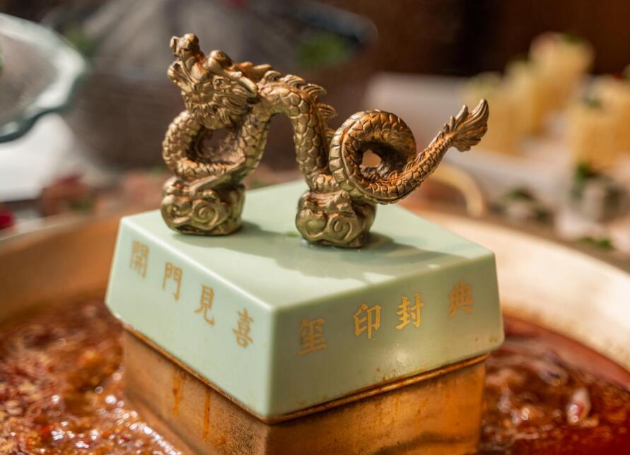 重慶南岸區(qū)開(kāi)火鍋加盟店，怎樣打造新鮮感？