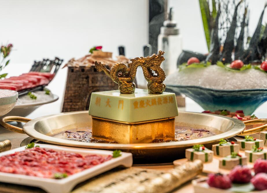 來朝天門吃火鍋，感受火鍋界的顏值天花板！