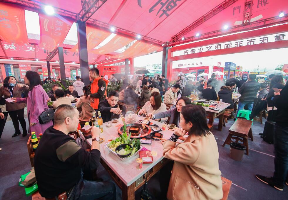 來重慶除了打卡網(wǎng)紅景點(diǎn)，還可以品嘗人間煙火！