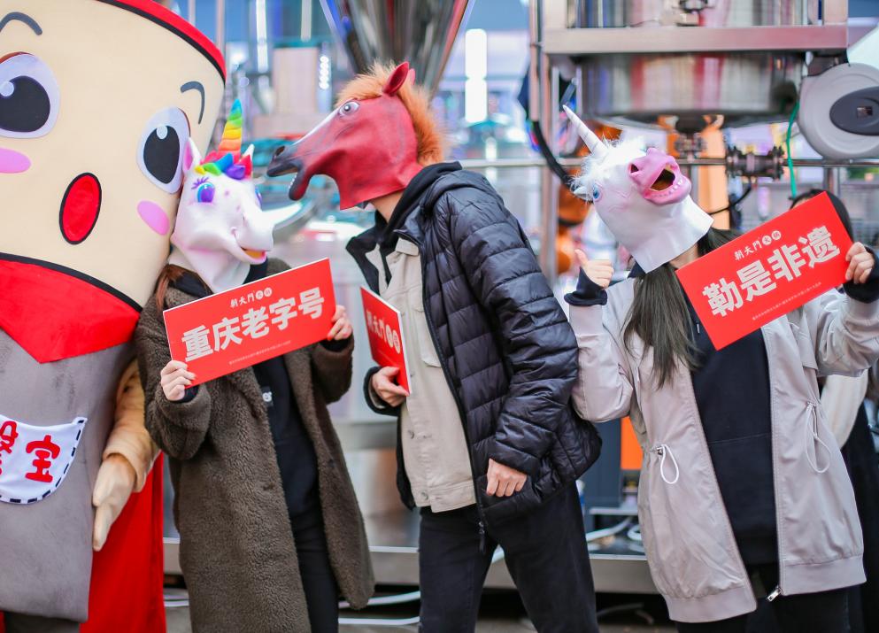 唱歌、換裝、劇本殺，火鍋店們玩起了哪些“跨界”？