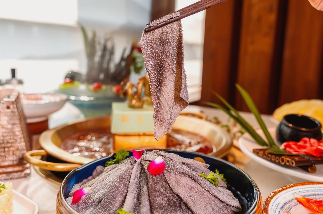 火鍋店的大招牌，特色重慶火鍋毛肚，這么做就對了！