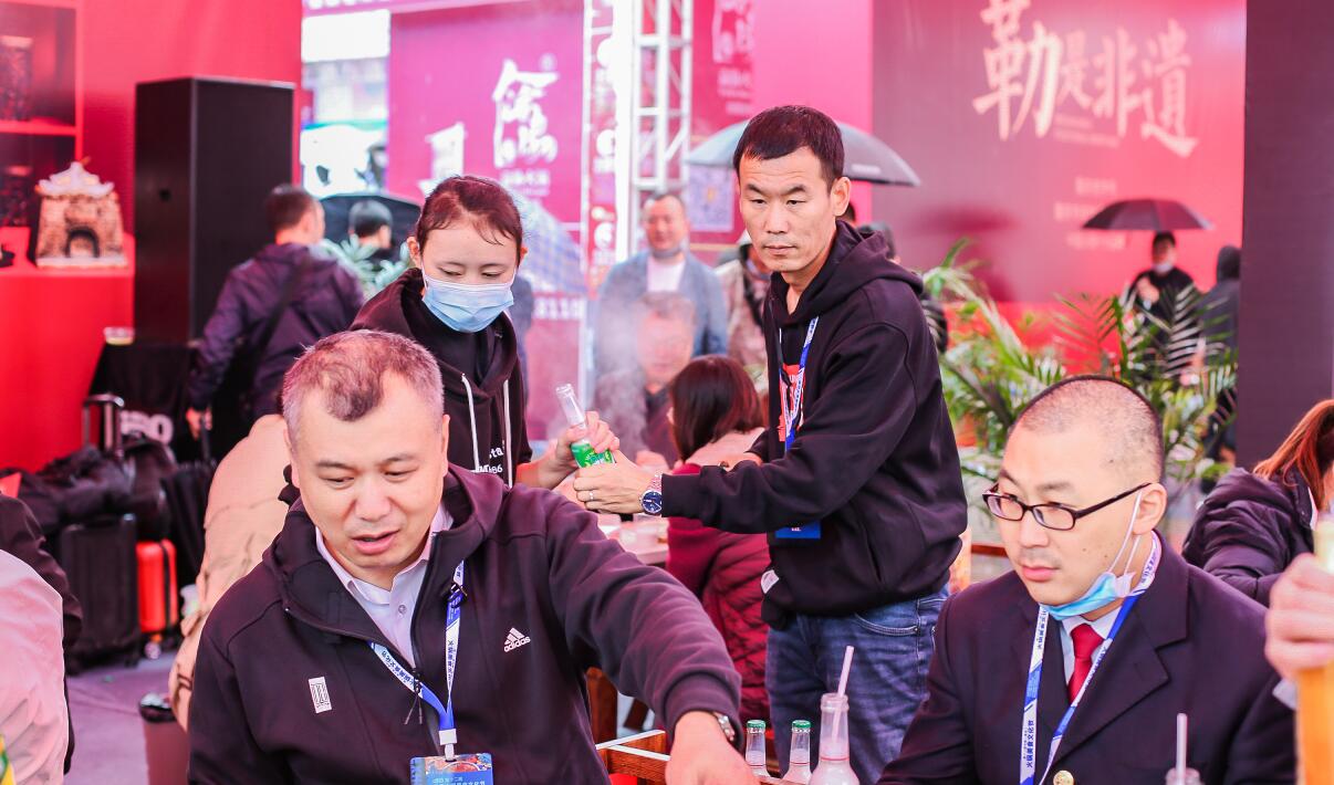 什么樣的店長(zhǎng)？讓一家新開火鍋店，生意如此的好！