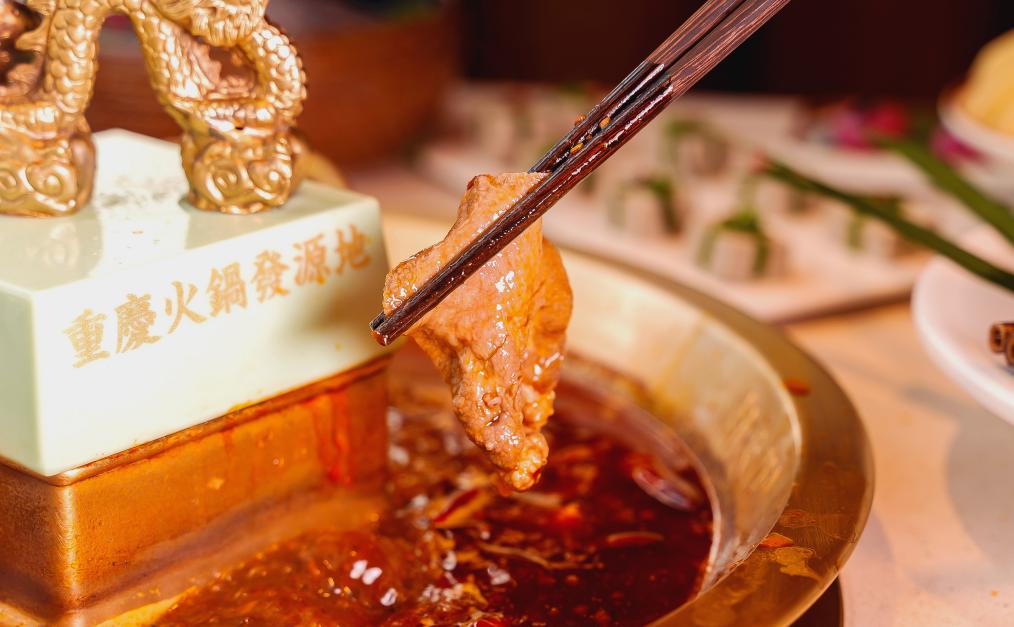 火鍋耙牛肉，好吃得不得了，難怪們店賣斷貨！