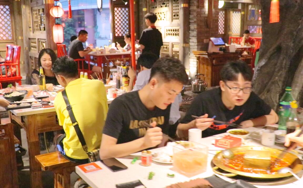 火鍋店桌椅，這么選！居然還提高了營(yíng)業(yè)額？