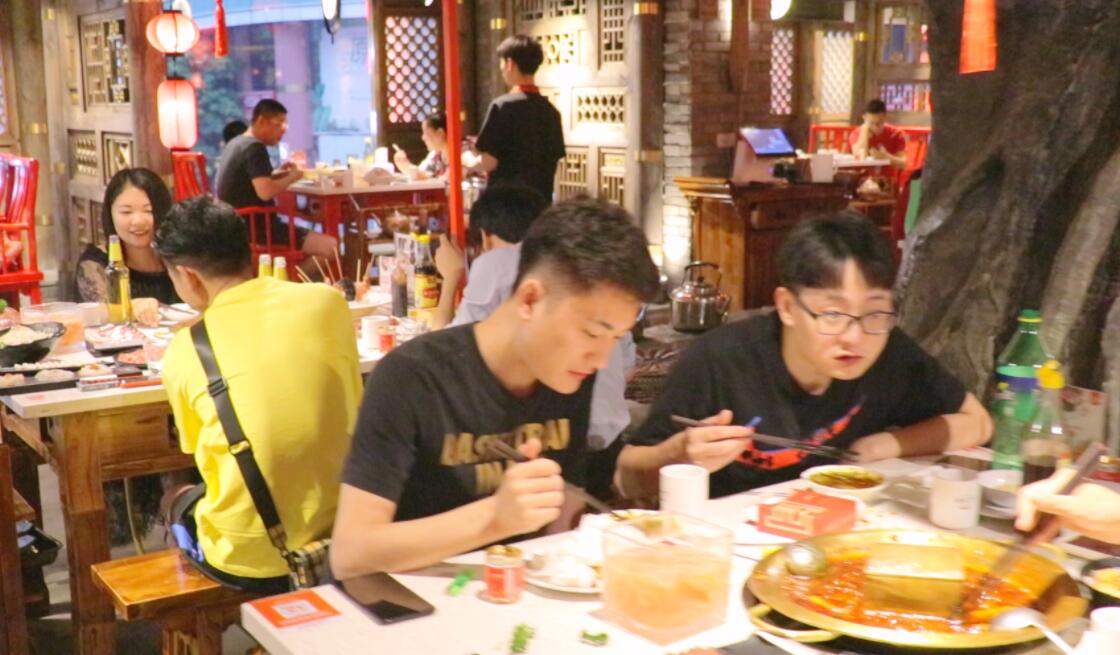 重慶火鍋，推出低價(jià)套餐，生意是否好？